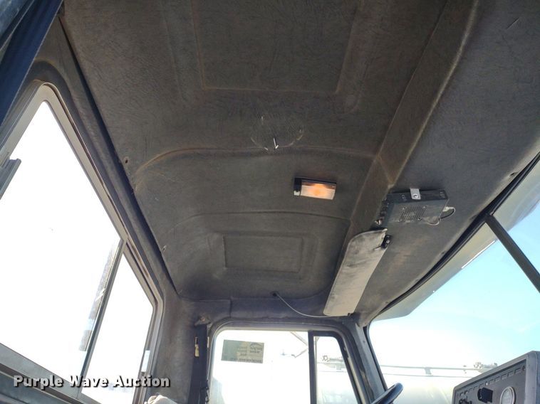 image for item DQ1664 1996 Mack CH613  truck cab and chassis