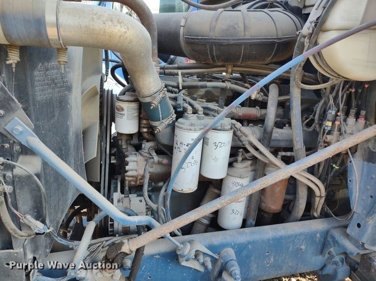 image for item DQ1664 1996 Mack CH613  truck cab and chassis