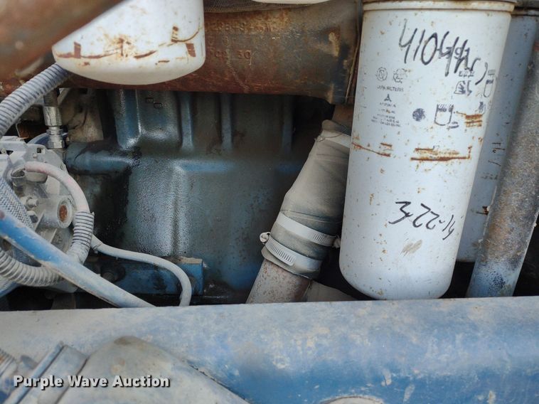 image for item DQ1664 1996 Mack CH613  truck cab and chassis