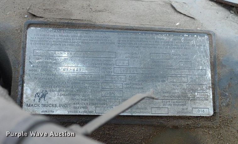 image for item DQ1664 1996 Mack CH613  truck cab and chassis