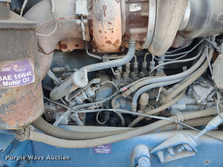 image for item DQ1664 1996 Mack CH613  truck cab and chassis