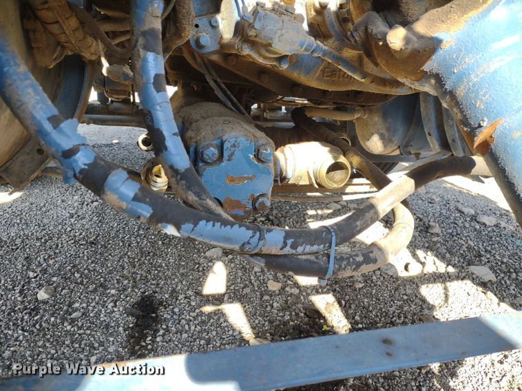 image for item DQ1664 1996 Mack CH613  truck cab and chassis