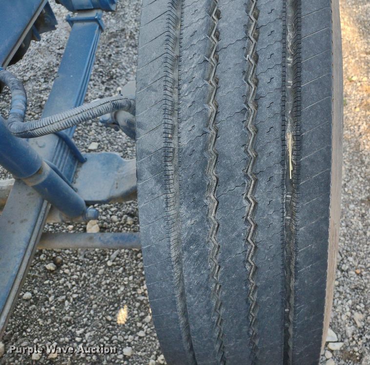 image for item DQ1664 1996 Mack CH613  truck cab and chassis