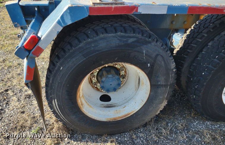 image for item DQ1664 1996 Mack CH613  truck cab and chassis