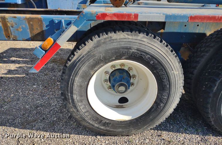 image for item DQ1664 1996 Mack CH613  truck cab and chassis