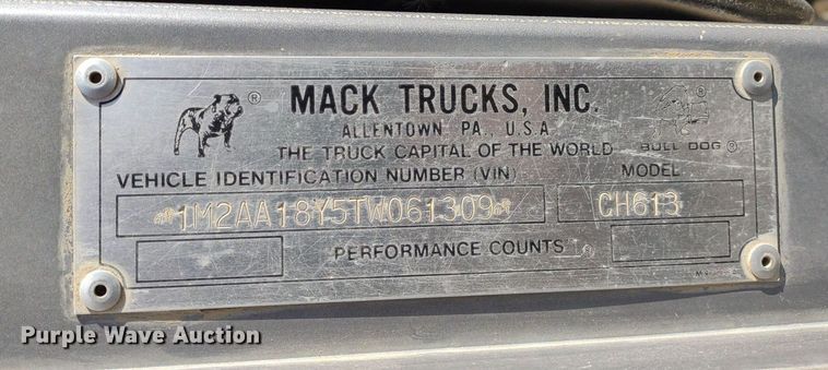 image for item DQ1664 1996 Mack CH613  truck cab and chassis