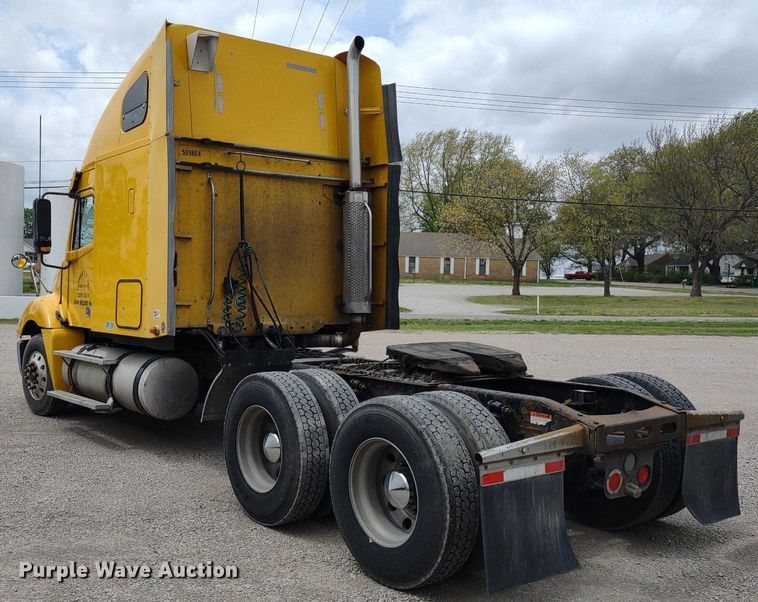 image for item DQ1687 2007 Freightliner Columbia  semi truck