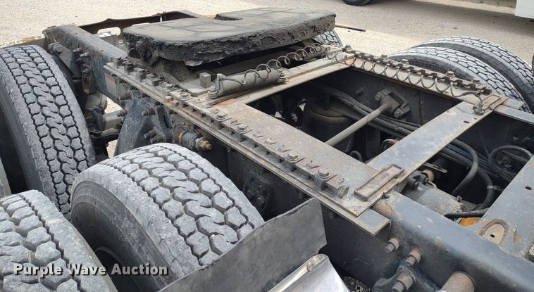 image for item DQ1687 2007 Freightliner Columbia  semi truck