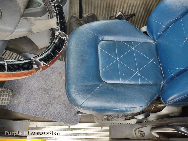 image for item DQ1687 2007 Freightliner Columbia  semi truck