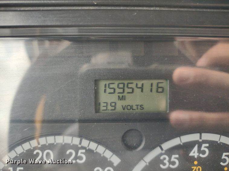 image for item DQ1687 2007 Freightliner Columbia  semi truck