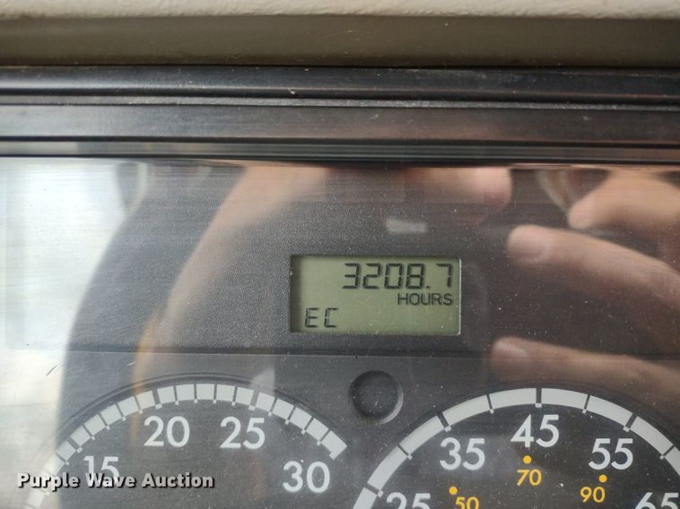 image for item DQ1687 2007 Freightliner Columbia  semi truck