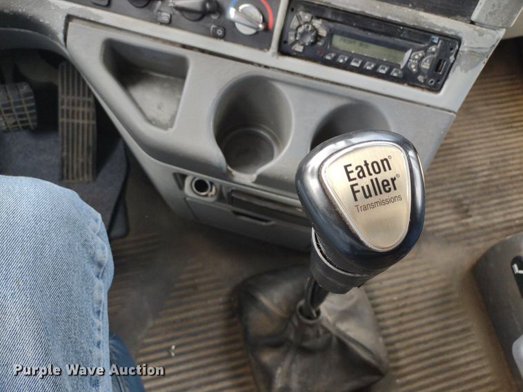 image for item DQ1687 2007 Freightliner Columbia  semi truck