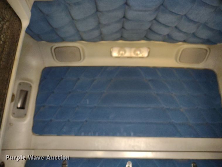 image for item DQ1687 2007 Freightliner Columbia  semi truck