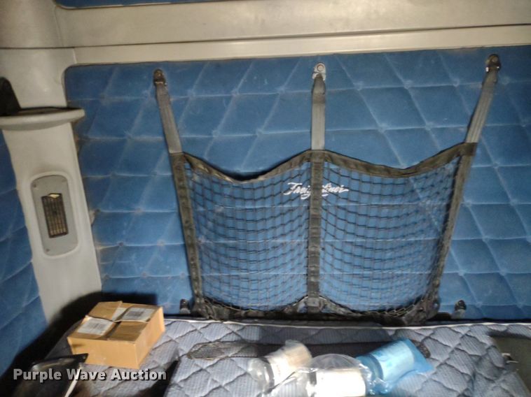 image for item DQ1687 2007 Freightliner Columbia  semi truck