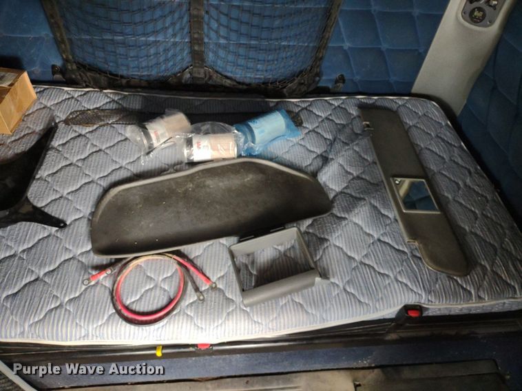 image for item DQ1687 2007 Freightliner Columbia  semi truck