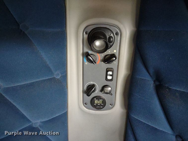 image for item DQ1687 2007 Freightliner Columbia  semi truck