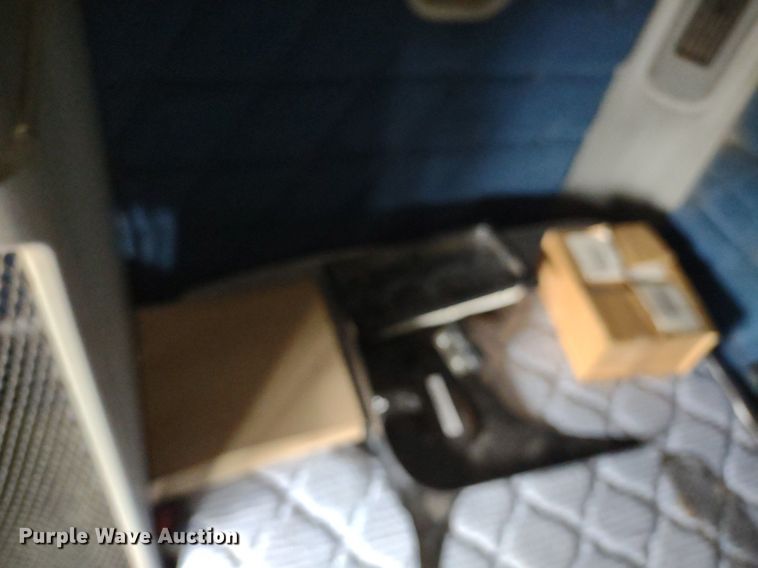 image for item DQ1687 2007 Freightliner Columbia  semi truck