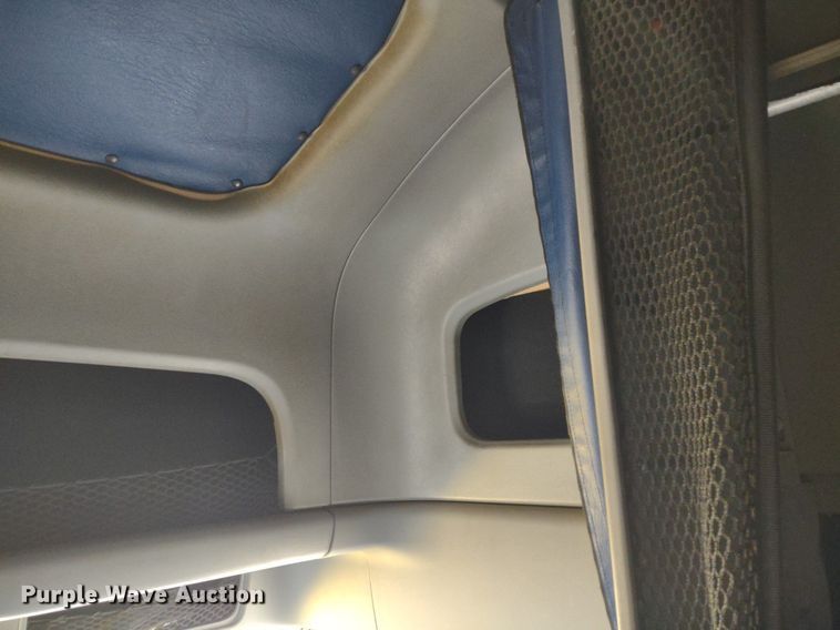 image for item DQ1687 2007 Freightliner Columbia  semi truck