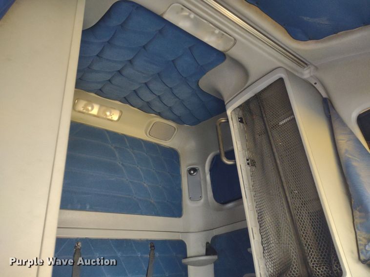 image for item DQ1687 2007 Freightliner Columbia  semi truck