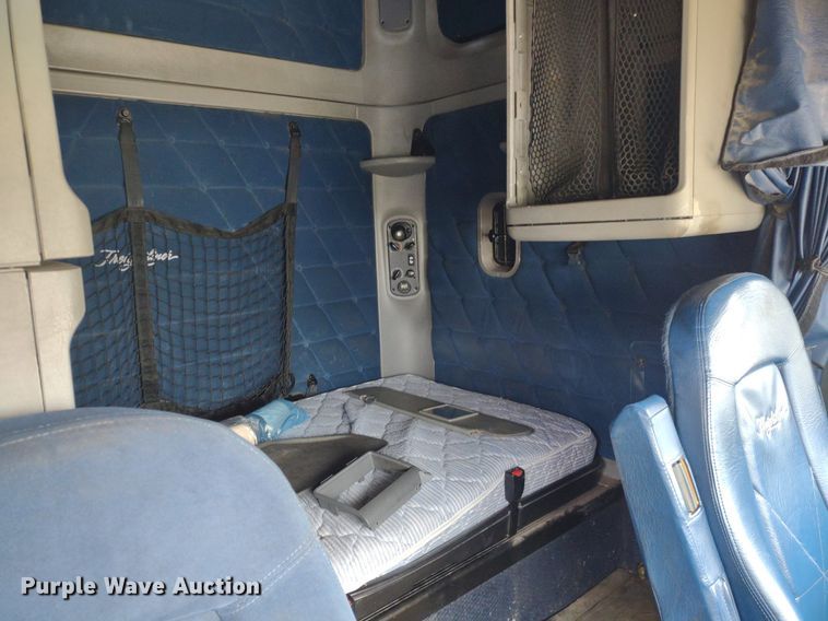 image for item DQ1687 2007 Freightliner Columbia  semi truck