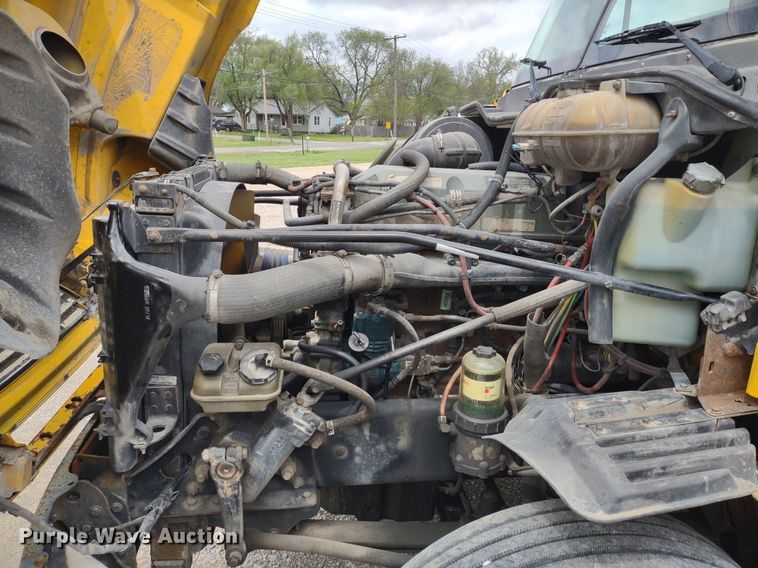 image for item DQ1687 2007 Freightliner Columbia  semi truck