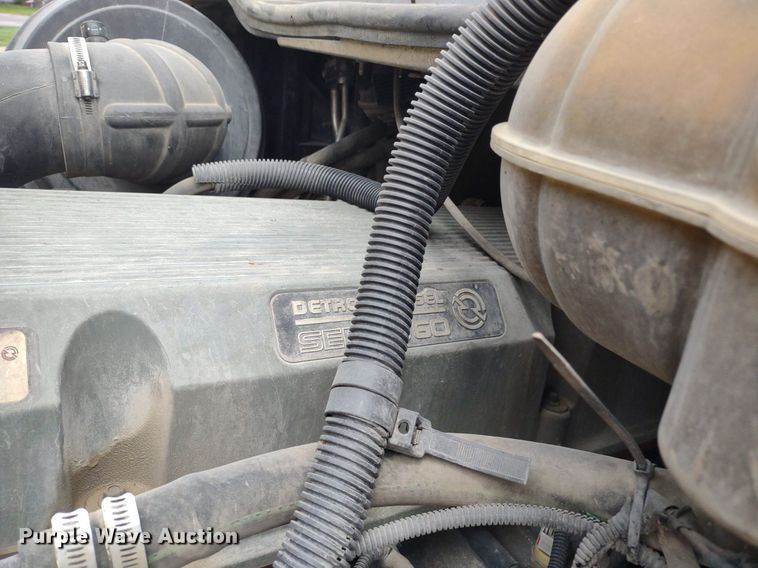 image for item DQ1687 2007 Freightliner Columbia  semi truck