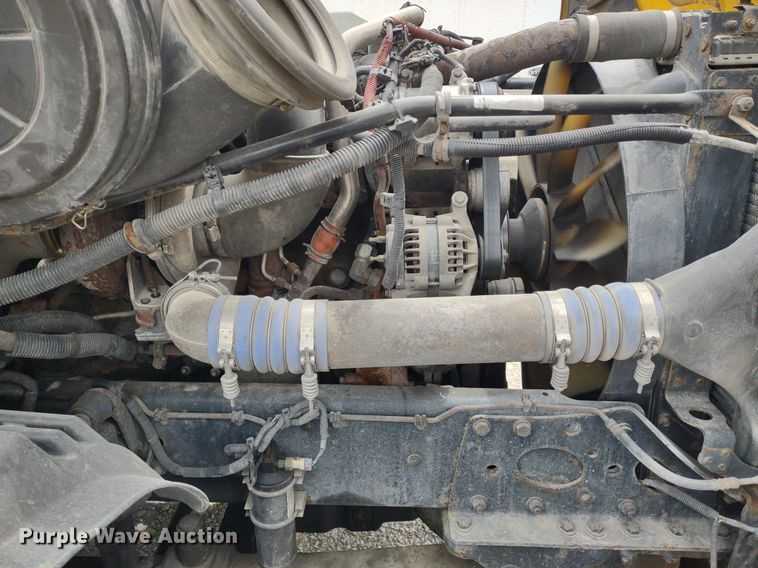 image for item DQ1687 2007 Freightliner Columbia  semi truck