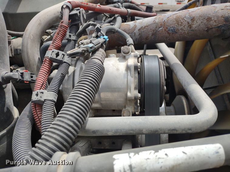 image for item DQ1687 2007 Freightliner Columbia  semi truck