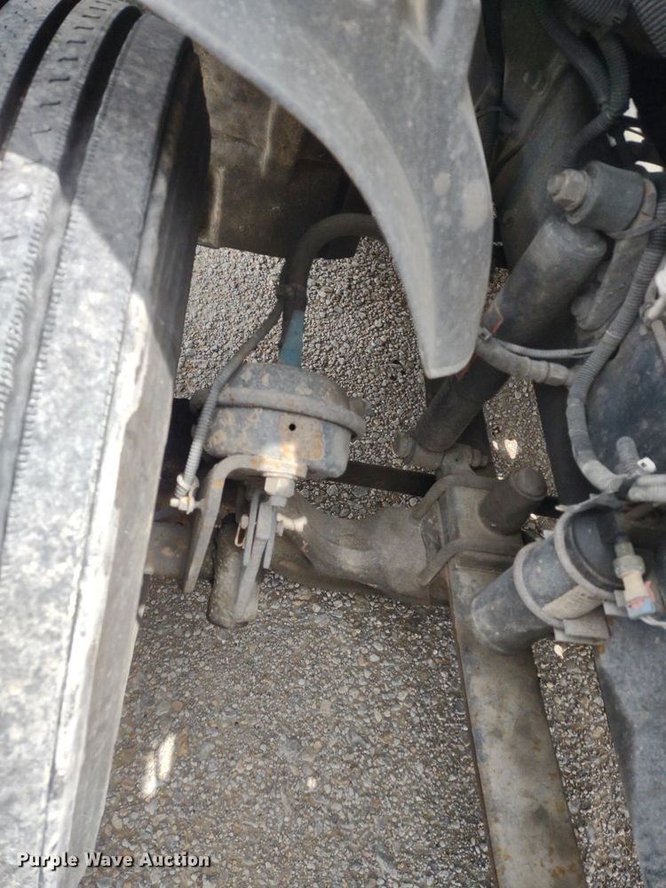 image for item DQ1687 2007 Freightliner Columbia  semi truck