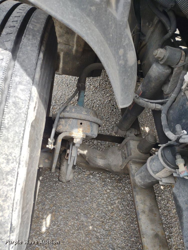 image for item DQ1687 2007 Freightliner Columbia  semi truck