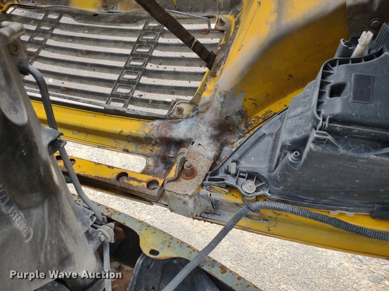 image for item DQ1687 2007 Freightliner Columbia  semi truck