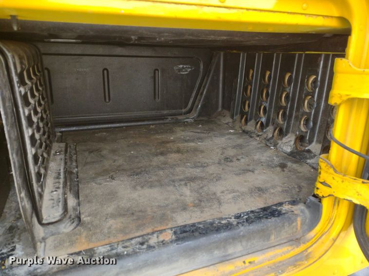 image for item DQ1687 2007 Freightliner Columbia  semi truck