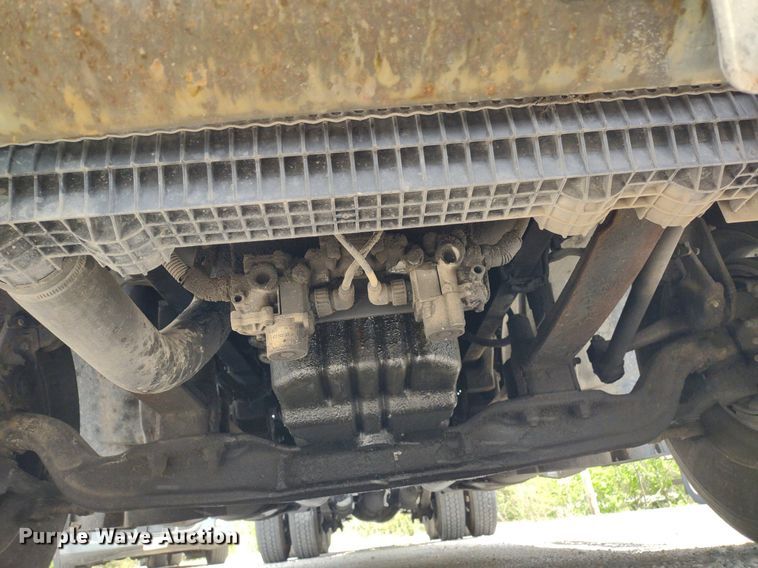 image for item DQ1687 2007 Freightliner Columbia  semi truck