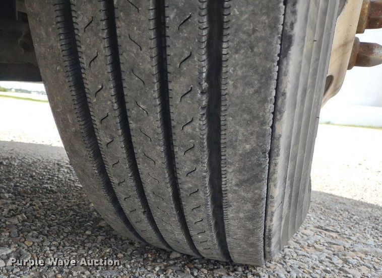 image for item DQ1687 2007 Freightliner Columbia  semi truck