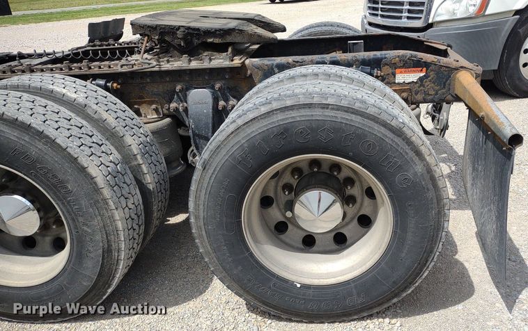 image for item DQ1687 2007 Freightliner Columbia  semi truck