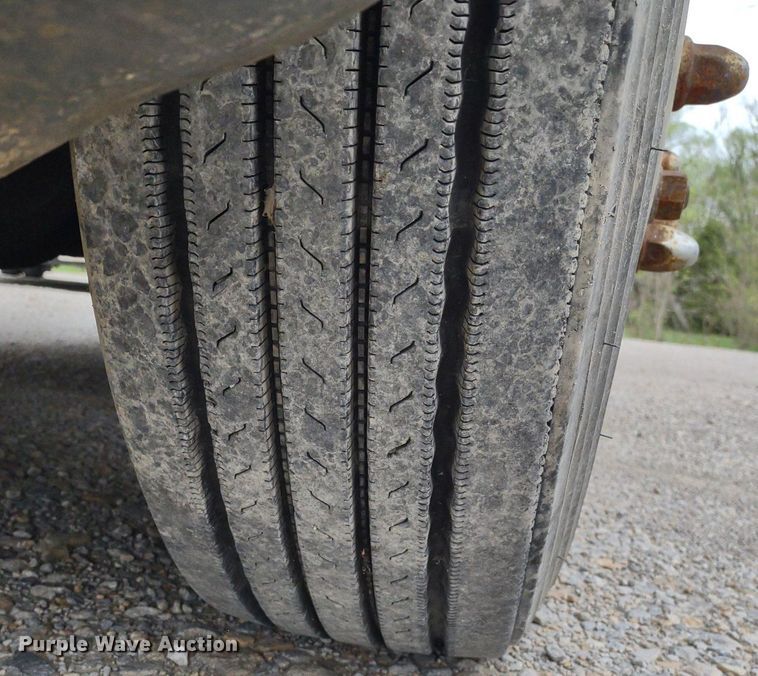 image for item DQ1687 2007 Freightliner Columbia  semi truck