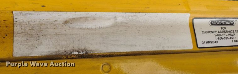 image for item DQ1687 2007 Freightliner Columbia  semi truck