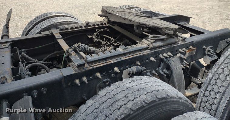 image for item DQ1688 2015 Freightliner Cascadia  semi truck