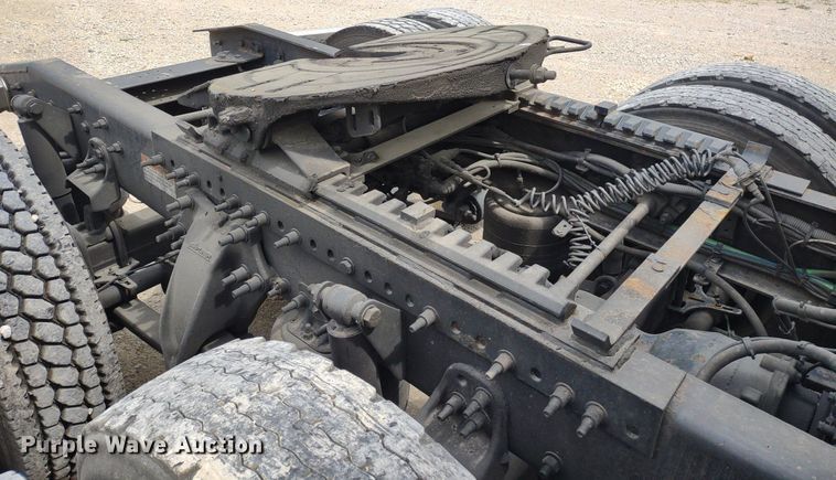 image for item DQ1688 2015 Freightliner Cascadia  semi truck