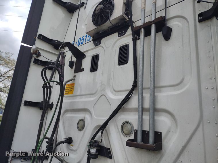 image for item DQ1688 2015 Freightliner Cascadia  semi truck