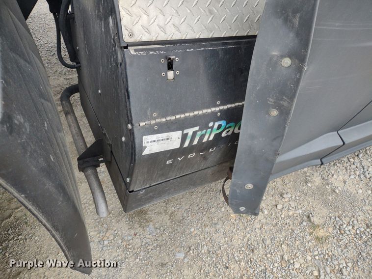 image for item DQ1688 2015 Freightliner Cascadia  semi truck