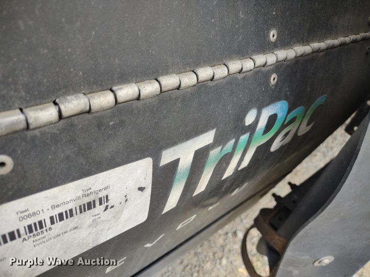 image for item DQ1688 2015 Freightliner Cascadia  semi truck