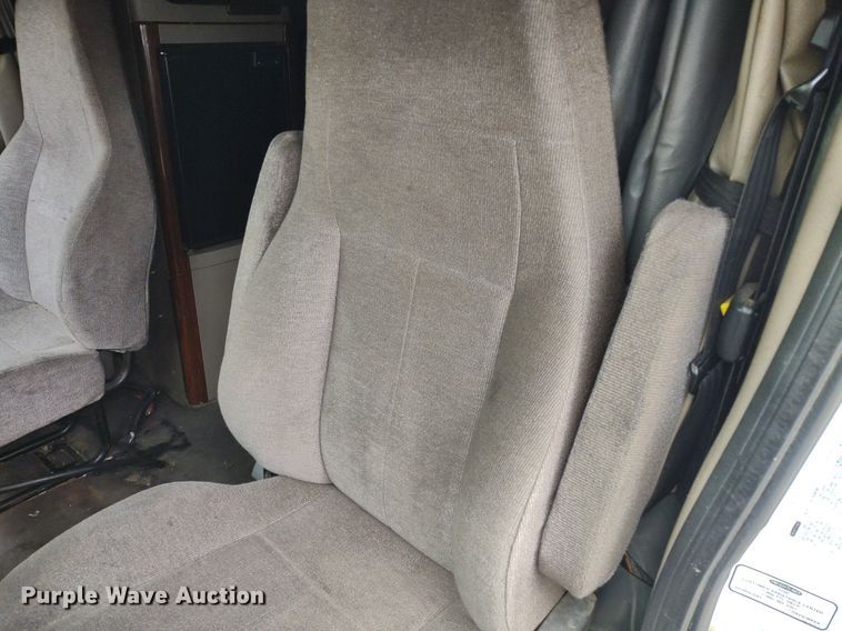 image for item DQ1688 2015 Freightliner Cascadia  semi truck