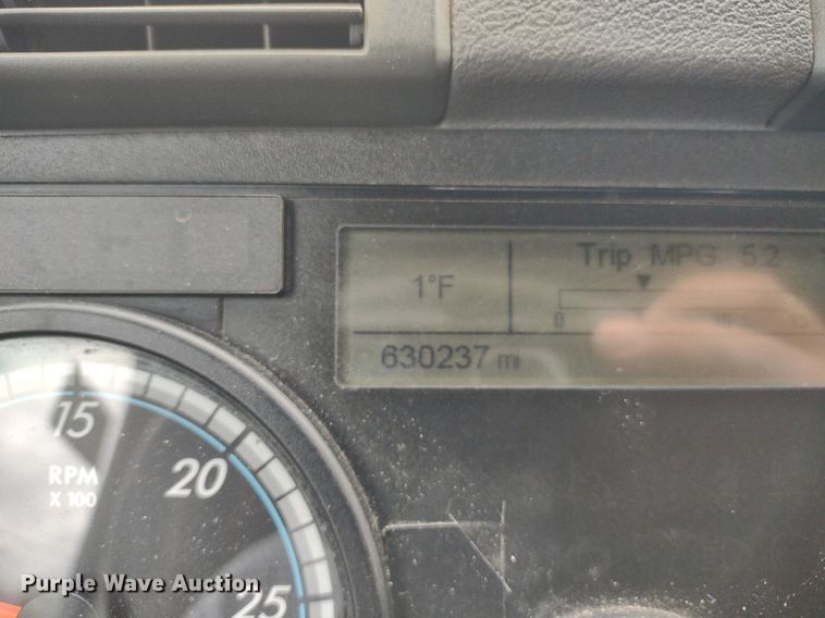 image for item DQ1688 2015 Freightliner Cascadia  semi truck