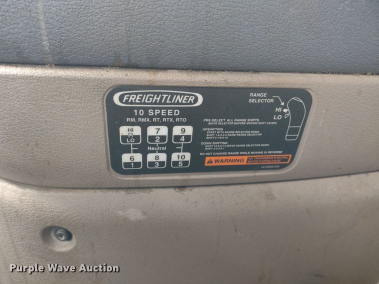 image for item DQ1688 2015 Freightliner Cascadia  semi truck