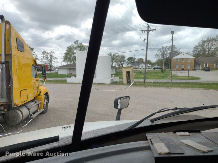 image for item DQ1688 2015 Freightliner Cascadia  semi truck