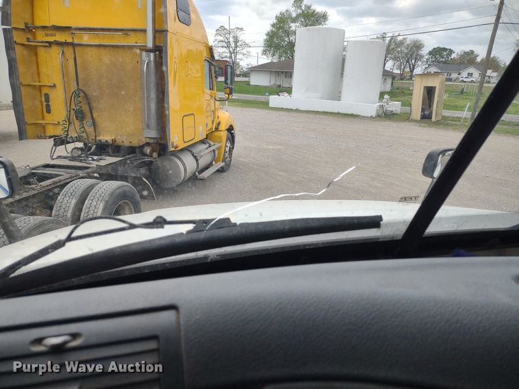 image for item DQ1688 2015 Freightliner Cascadia  semi truck