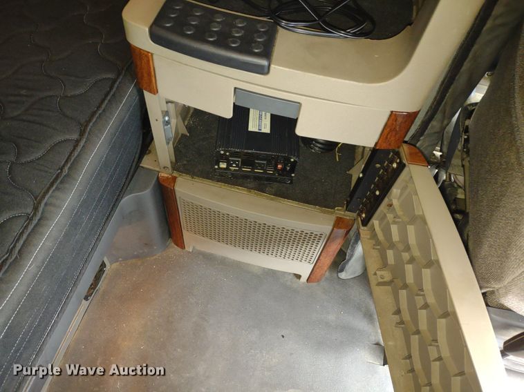 image for item DQ1688 2015 Freightliner Cascadia  semi truck