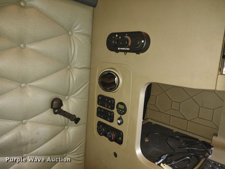 image for item DQ1688 2015 Freightliner Cascadia  semi truck