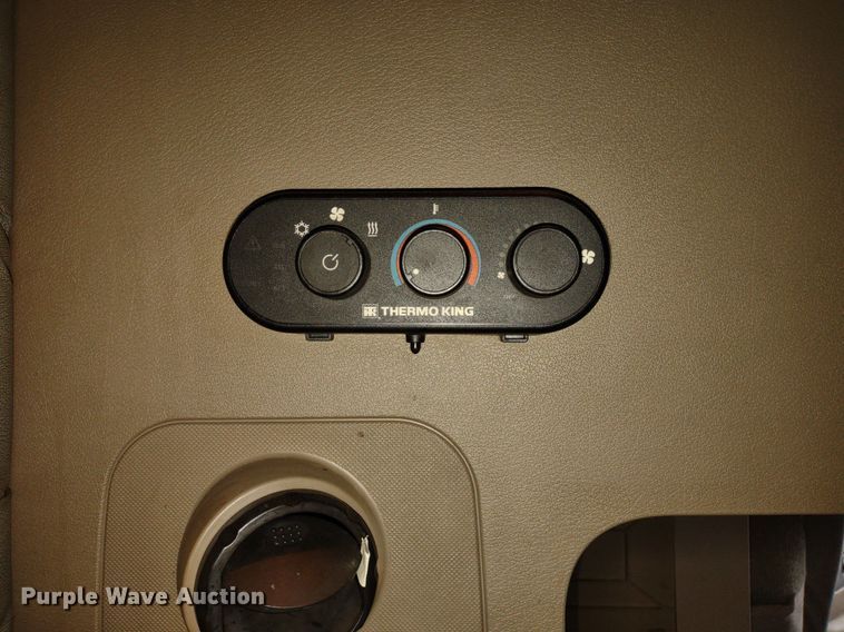 image for item DQ1688 2015 Freightliner Cascadia  semi truck